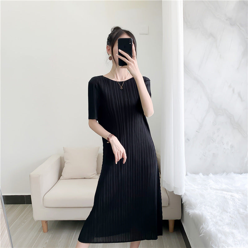 Issey Miyake Pleats Please Style – 2025 夏季修身中長款褶皺連身裙