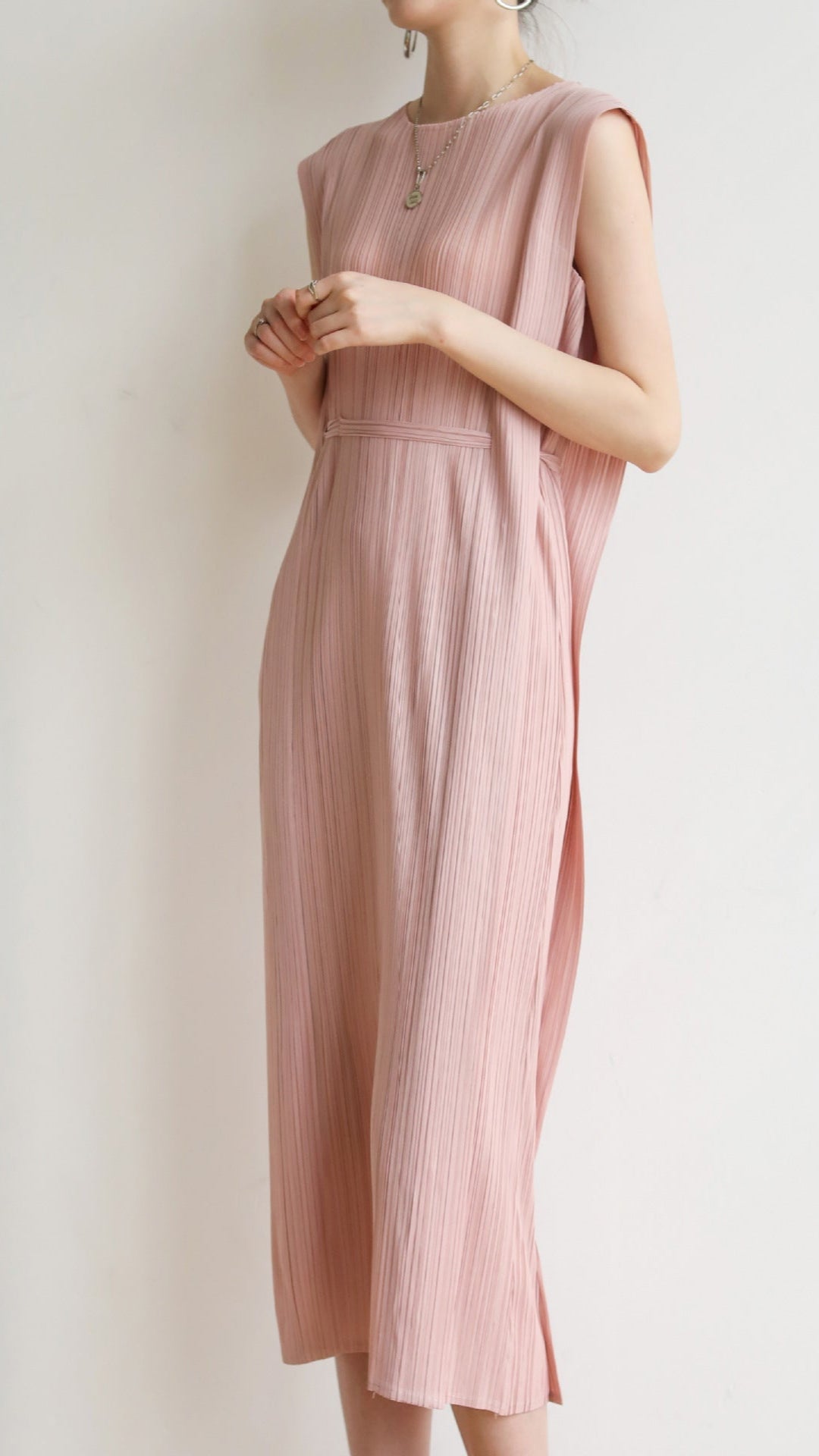High-End Pleated Midi Dress – Slim Fit Lace-Up Waist Elegant Style