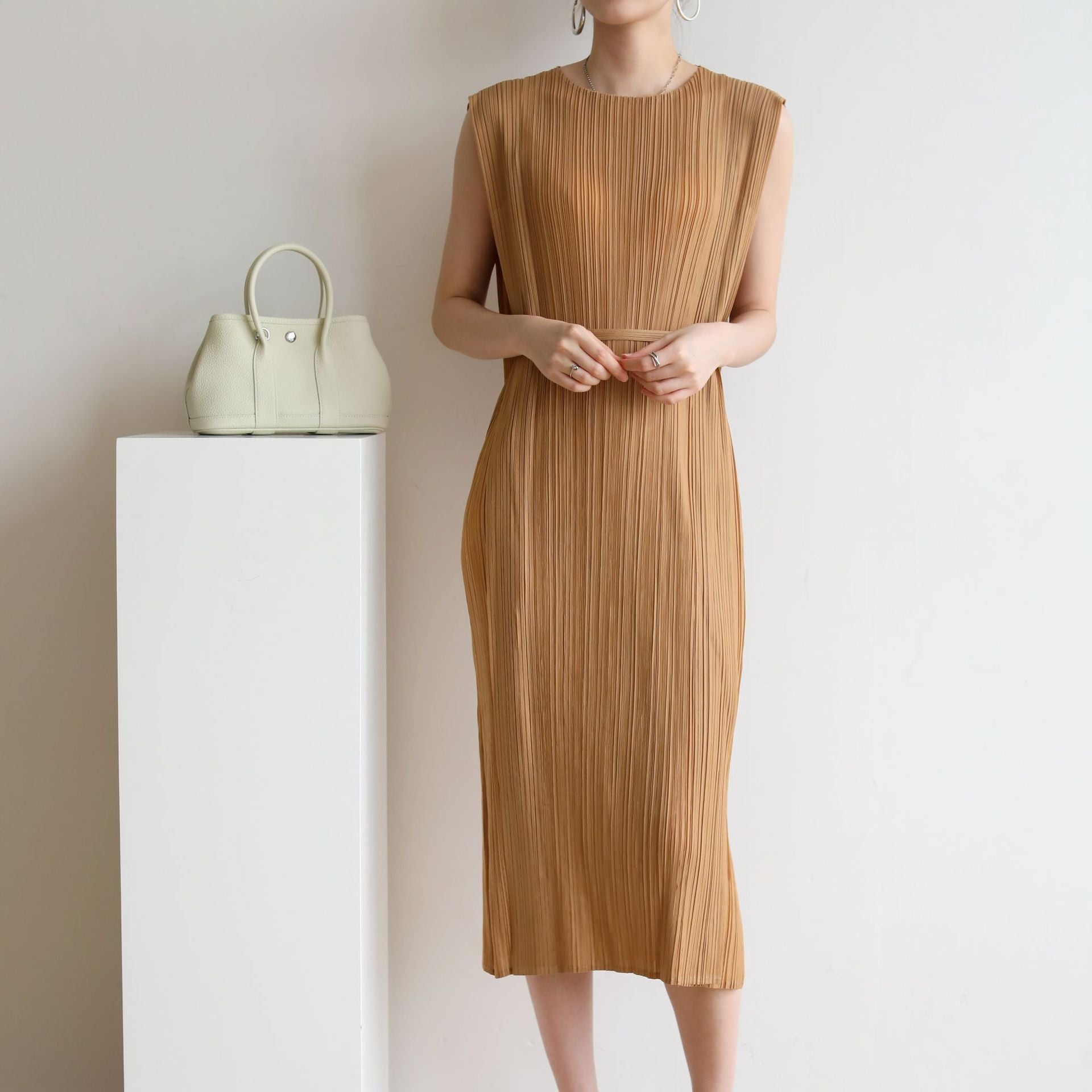 High-End Pleated Midi Dress – Slim Fit Lace-Up Waist Elegant Style