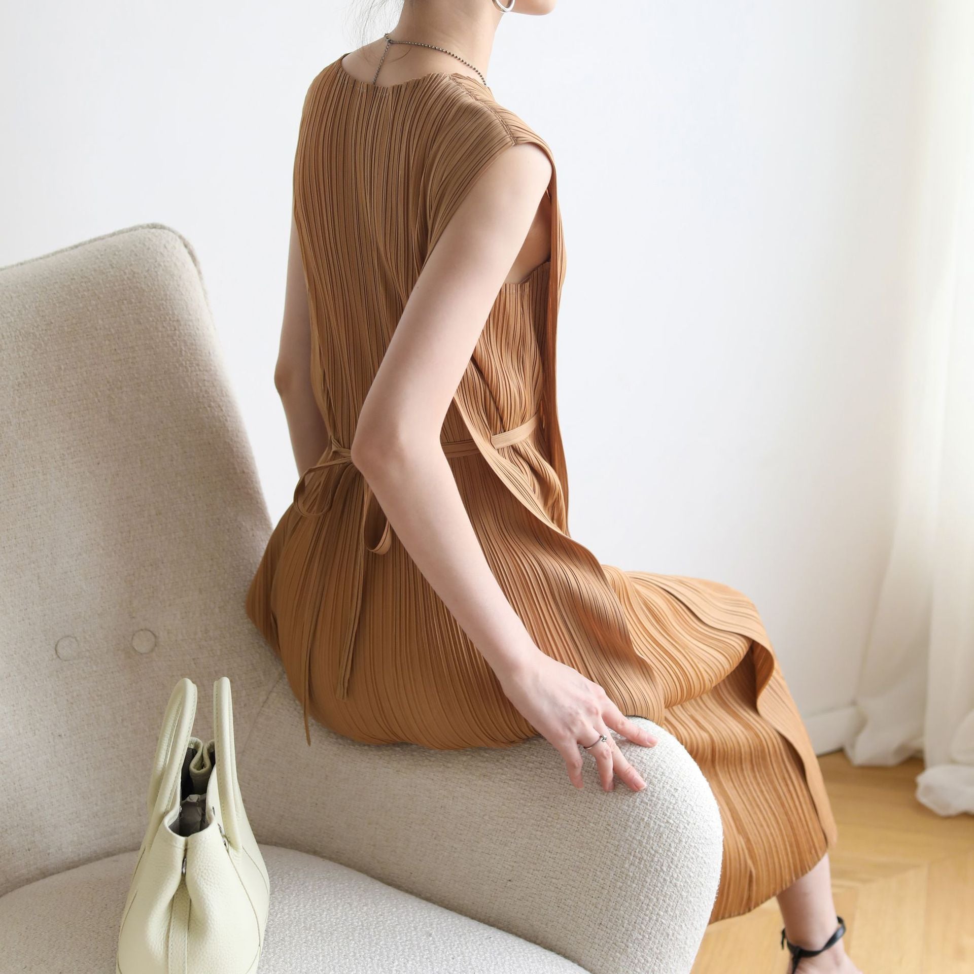 High-End Pleated Midi Dress – Slim Fit Lace-Up Waist Elegant Style
