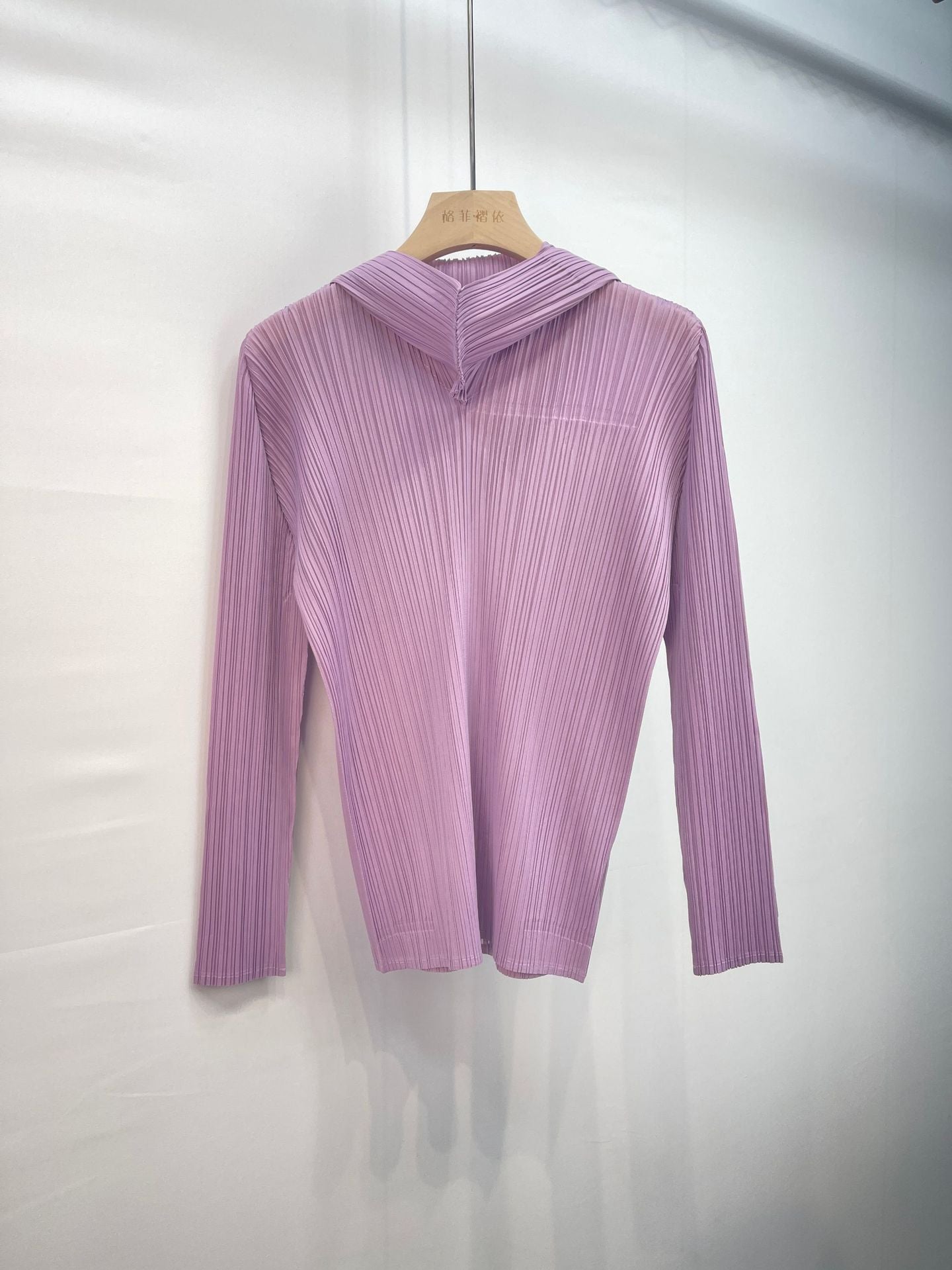 Women’s Autumn Pleated Hoodie – Slim Fit Solid Color Sweatshirt