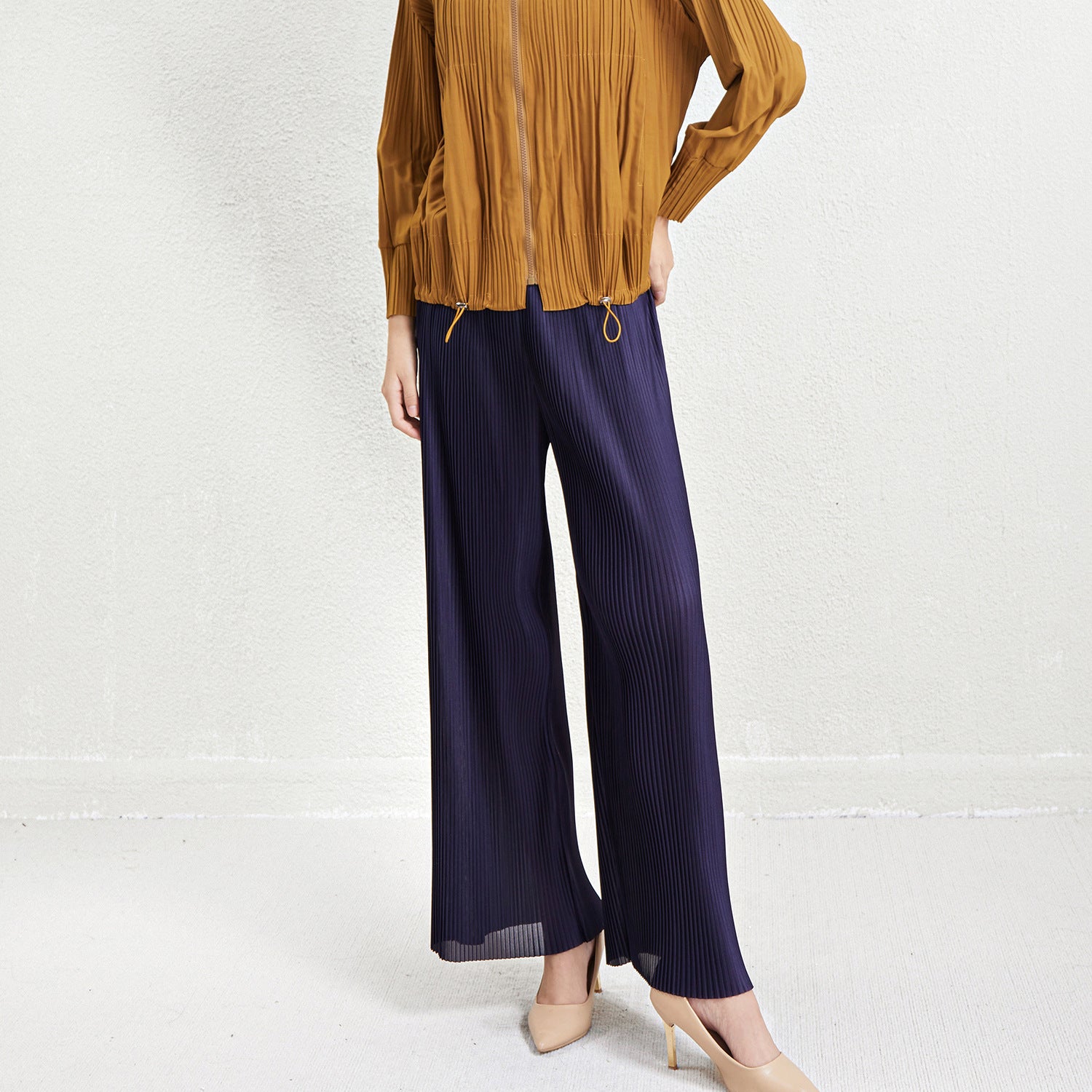 Pleated Straight-Leg Wide Pants – Loose and Elegant Women’s Bottoms