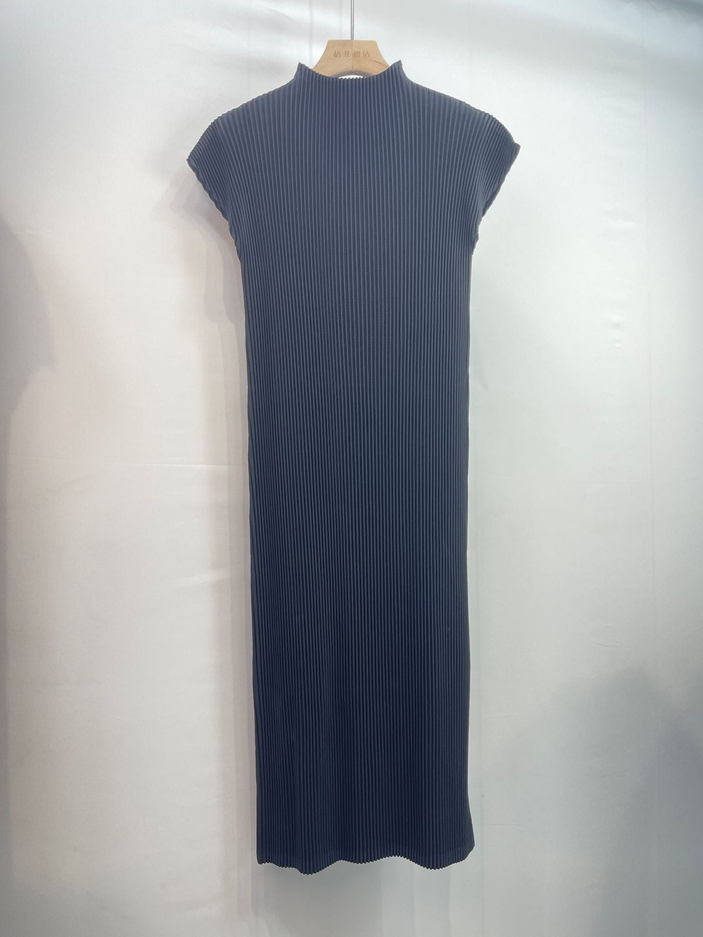 2025 Pre-Autumn Pleated Cheongsam Dress with Short Jacket – Retro Semi-High Neck, Elegant Two-Piece Style