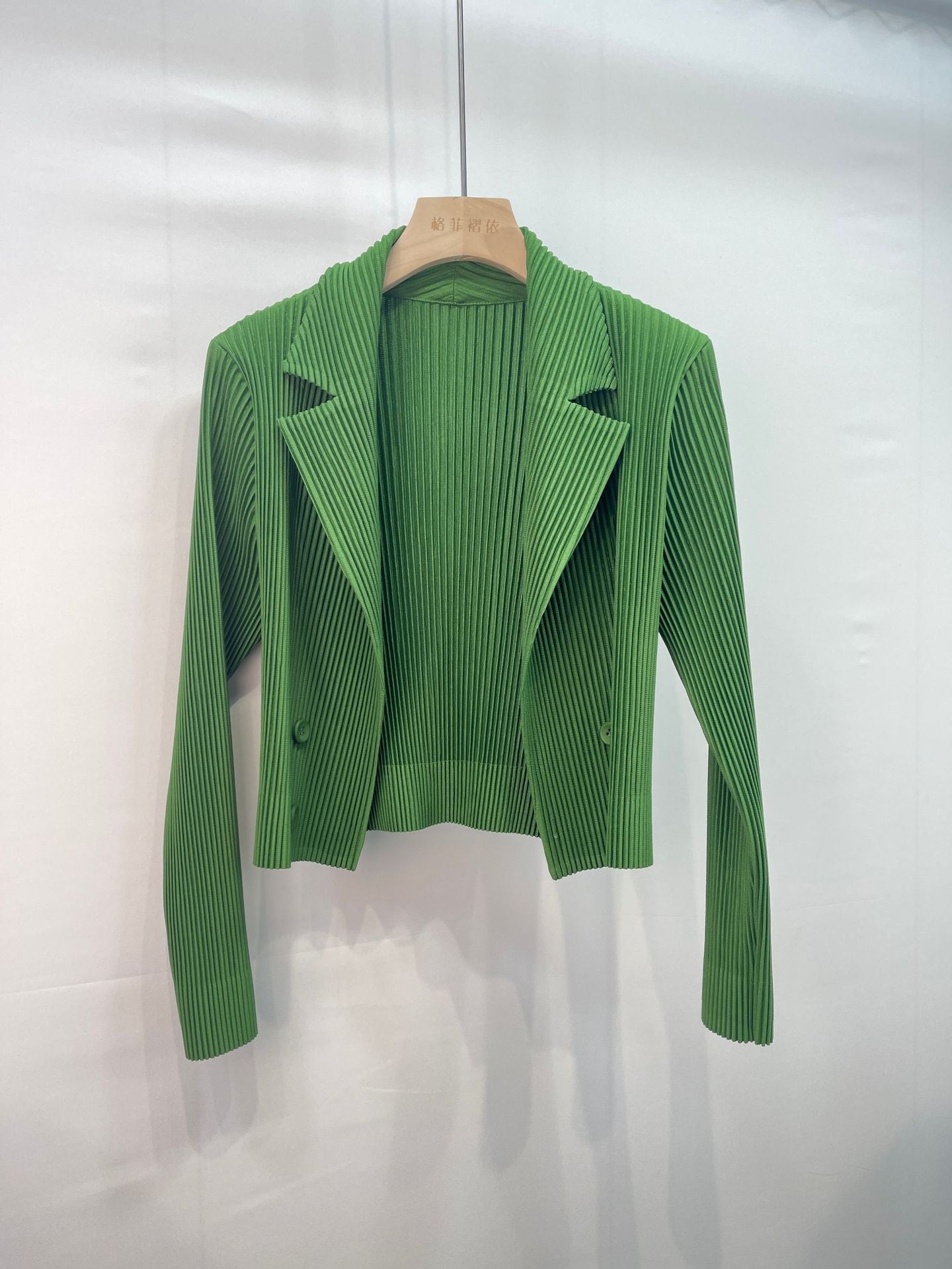 2025 Summer Pleated Cardigan Jacket – Lightweight Open-Front Layer, Slimming & Versatile  描述