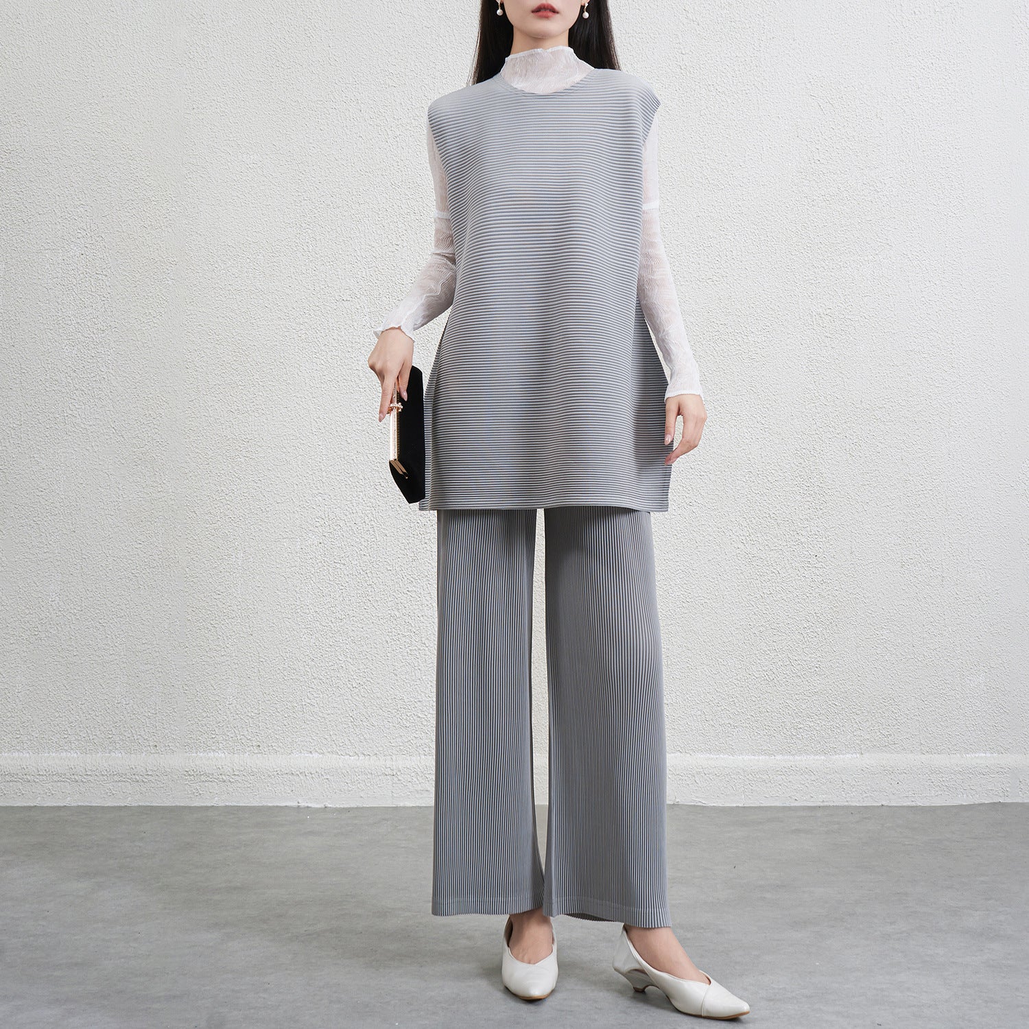 Pleated Gray Sleeveless Top and Wide-Leg Pants Set – Chic Two-Piece Outfit