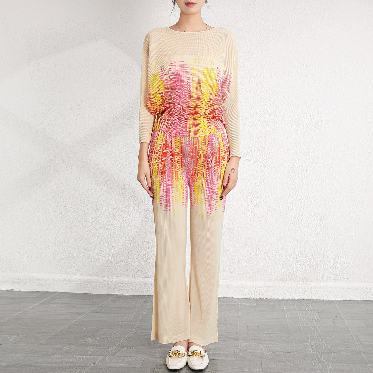 Pleated Printed Plus-Size Top and Pants Set – Stylish Two-Piece Outfit