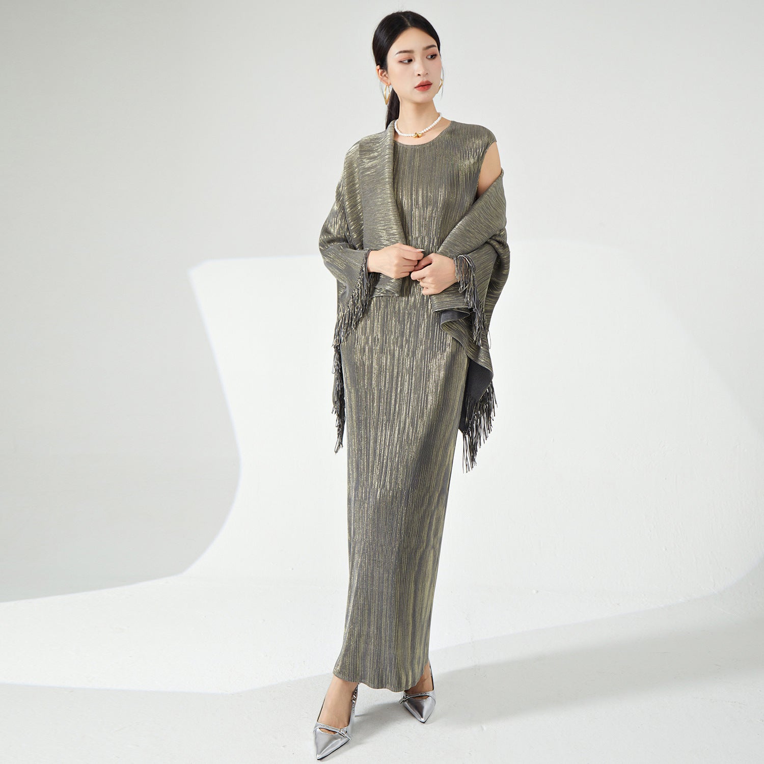 Pleats Please Two-Piece Set – Fringed Shawl & Elegant Pleated Dress