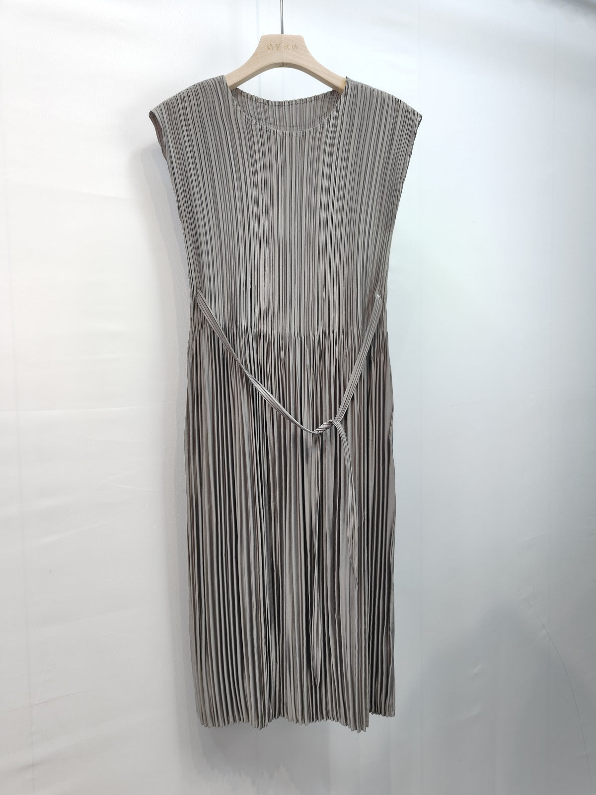 2025 Spring Summer Luxury Maxi Dress – Sleeveless Crew Neck, Lace-Up Waist, Elegant Loose Fit