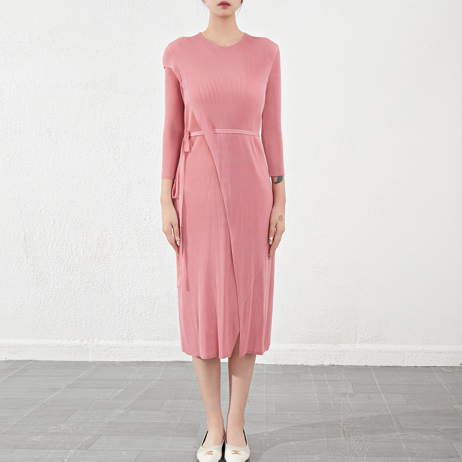 Pleated Garden Collar Slim Fit Dress – Elegant and Modern Style for Women