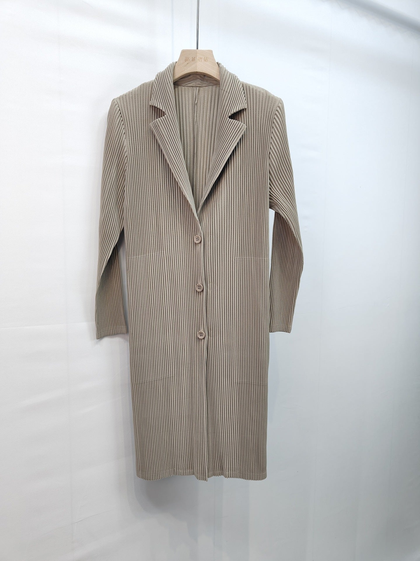 2025 Fall Winter Suit Collar Mid-Length Coat – V-Neck, Loose Fit, Elegant Commuting Style