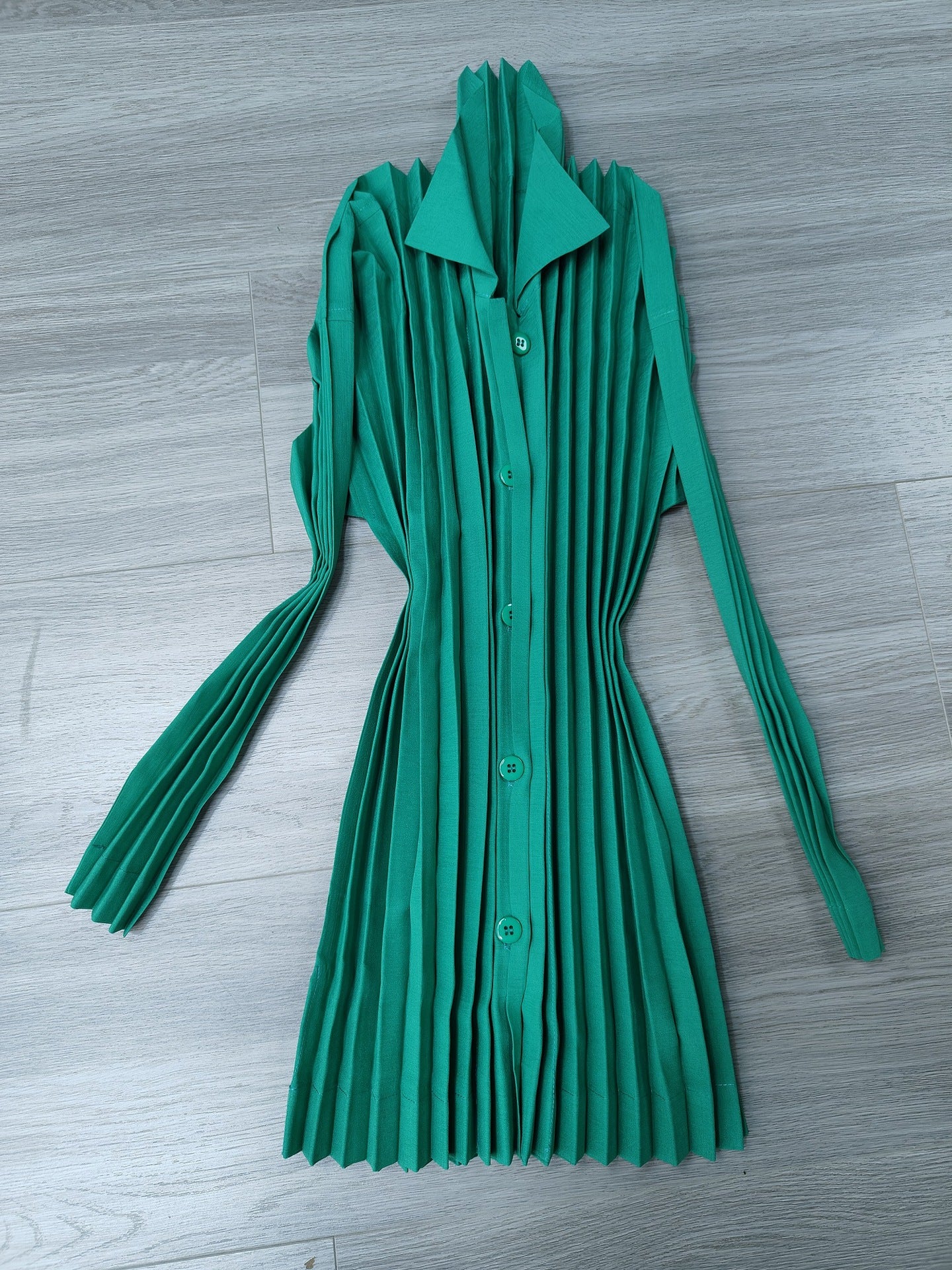 2025 Pre-Spring Handmade Pleated Two-Piece Set – Cardigan Top & Straight-Leg Pants, Effortless Chic