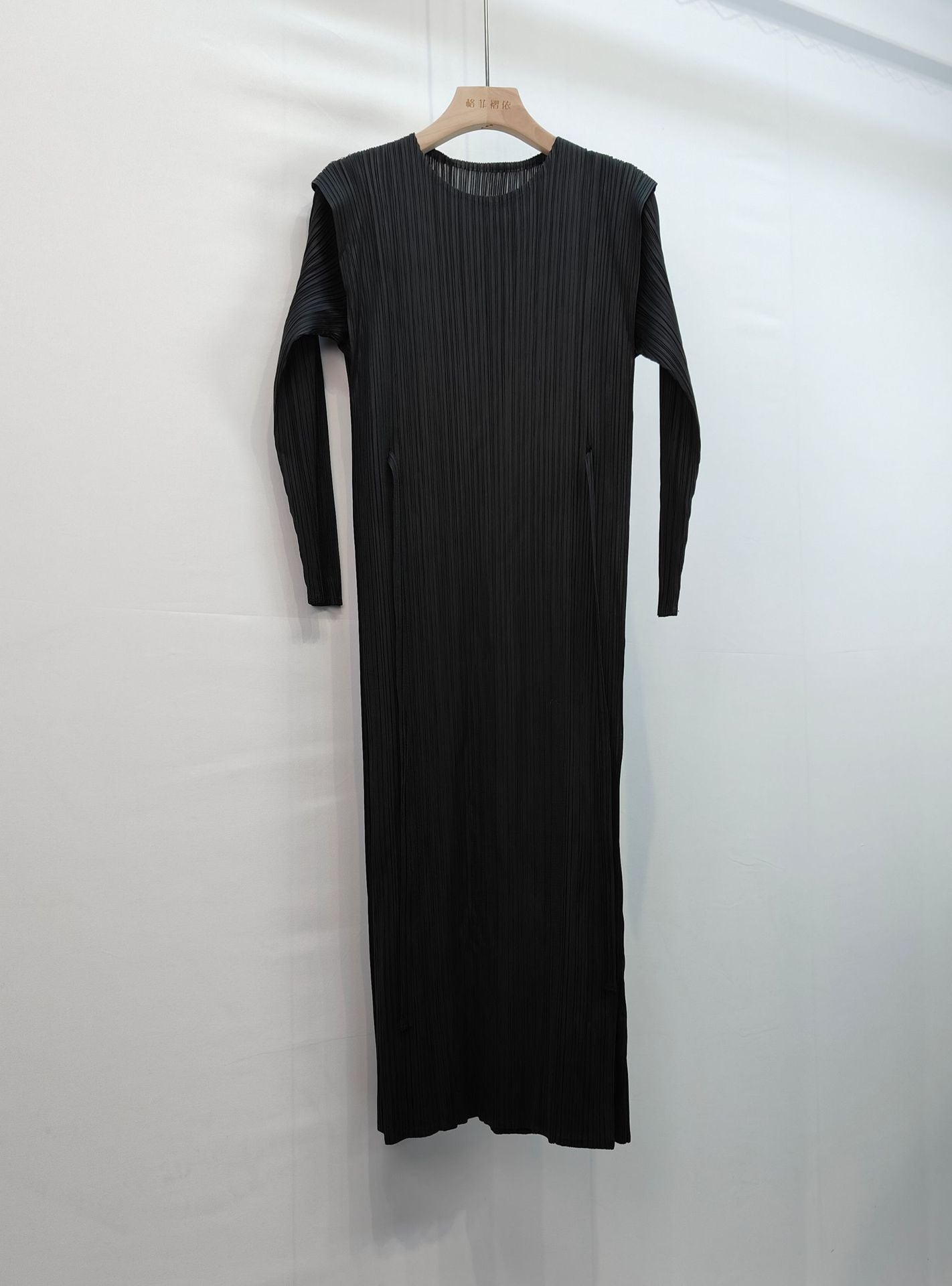 2025 Spring Summer Pleated Maxi Dress – Solid Color, Crew Neck, Lace-Up Waist, Elegant Style