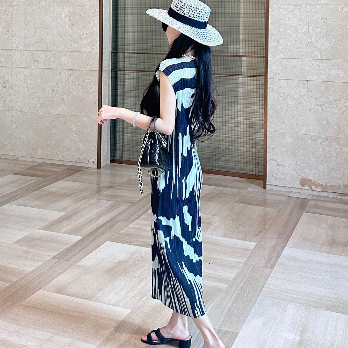 Retro design long contrast dress Miyake summer 2025 female slimming crew neck sleeveless pleated skirt