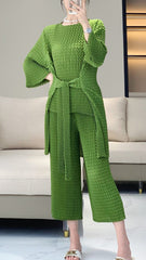 Issey Miyake Pleats Please Style – 鳳梨褶寬褲搭配寬鬆上衣套裝