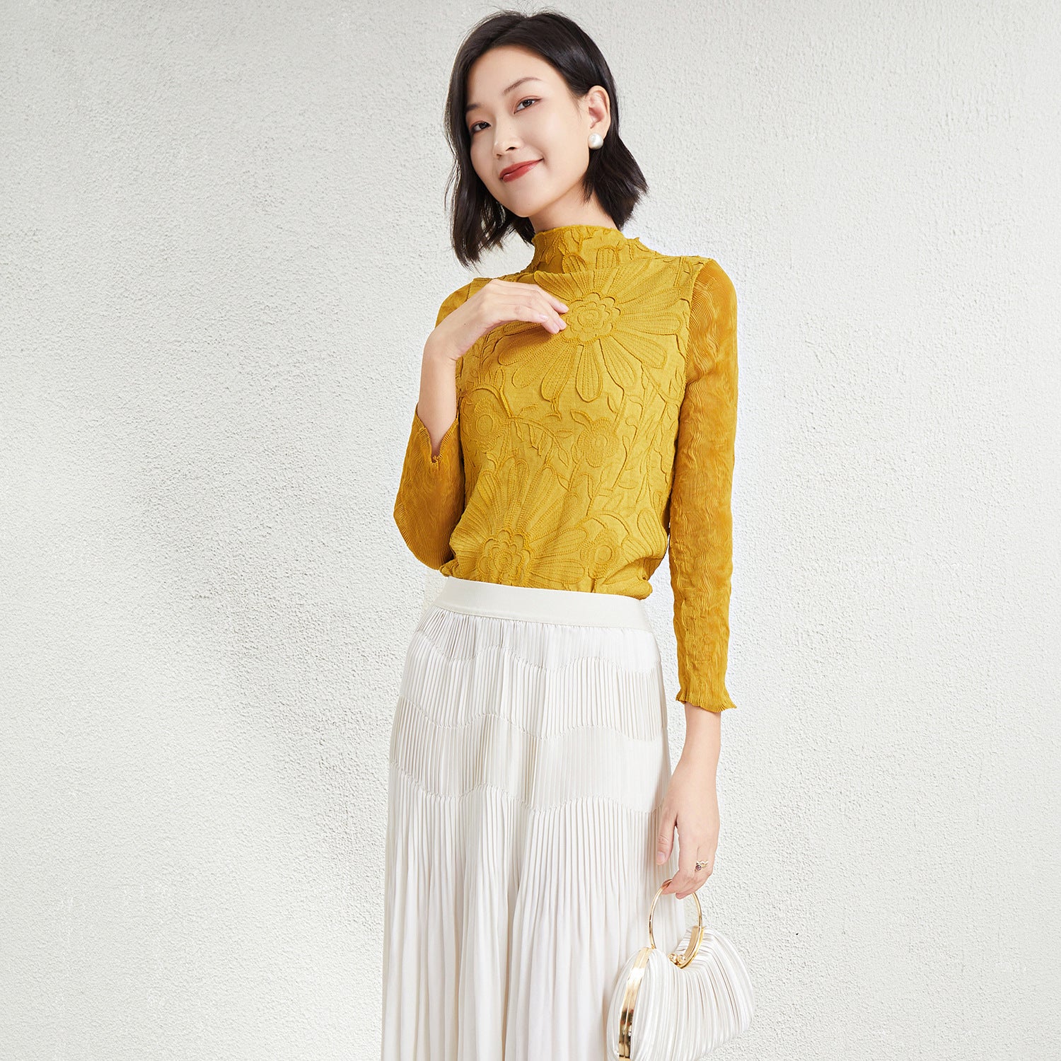 Pleated Chiffon Half-Turtleneck Top with Lace Detail – Elegant Women’s Blouse