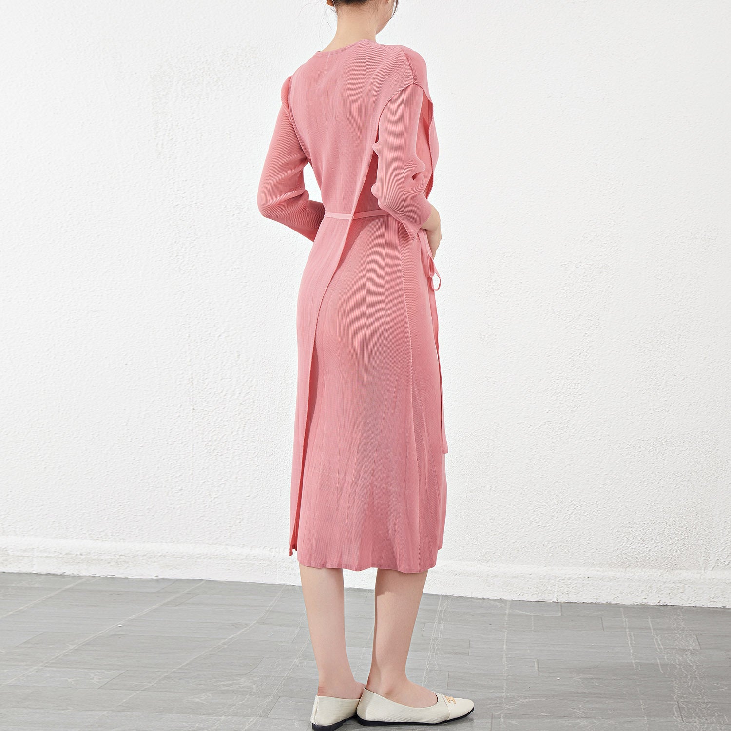 Pleated Garden Collar Slim Fit Dress – Elegant and Modern Style for Women