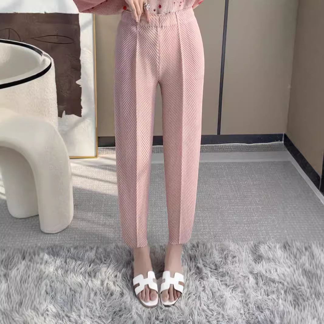 Pleated Fish Scale Harem Pants – Stylish and Comfortable Women’s Bottoms