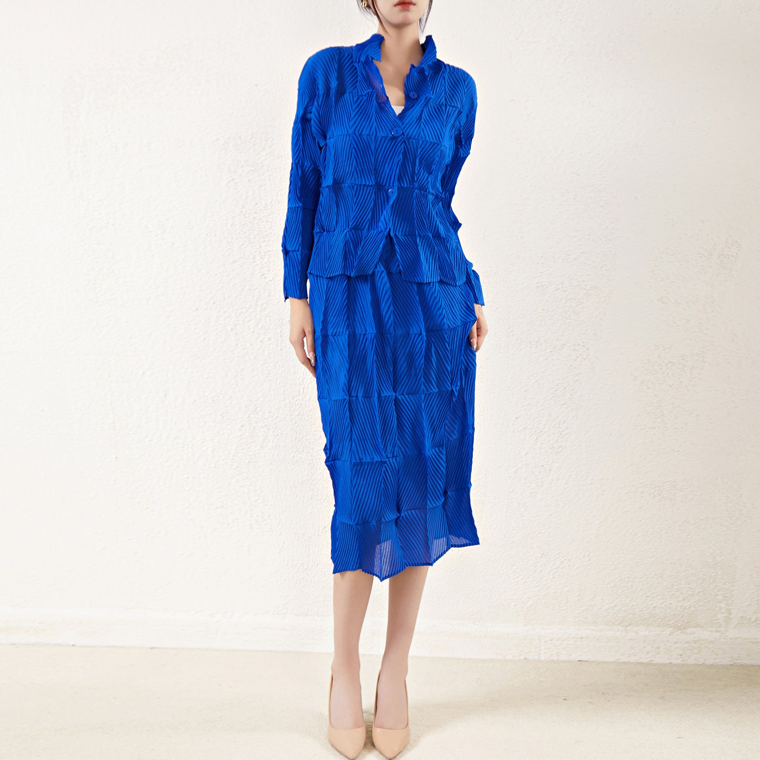 Pleated Slimming Skirt Two-Piece Set – Chic and Elegant Women’s Outfit
