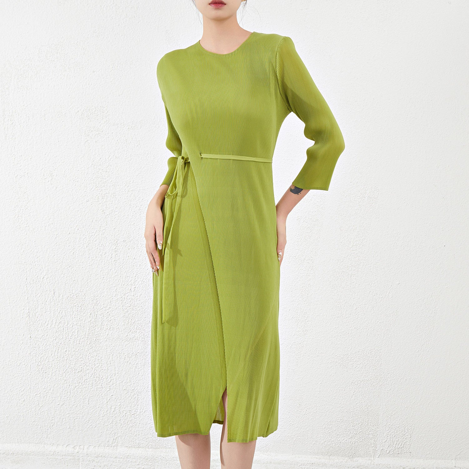 Pleated Garden Collar Slim Fit Dress – Elegant and Modern Style for Women