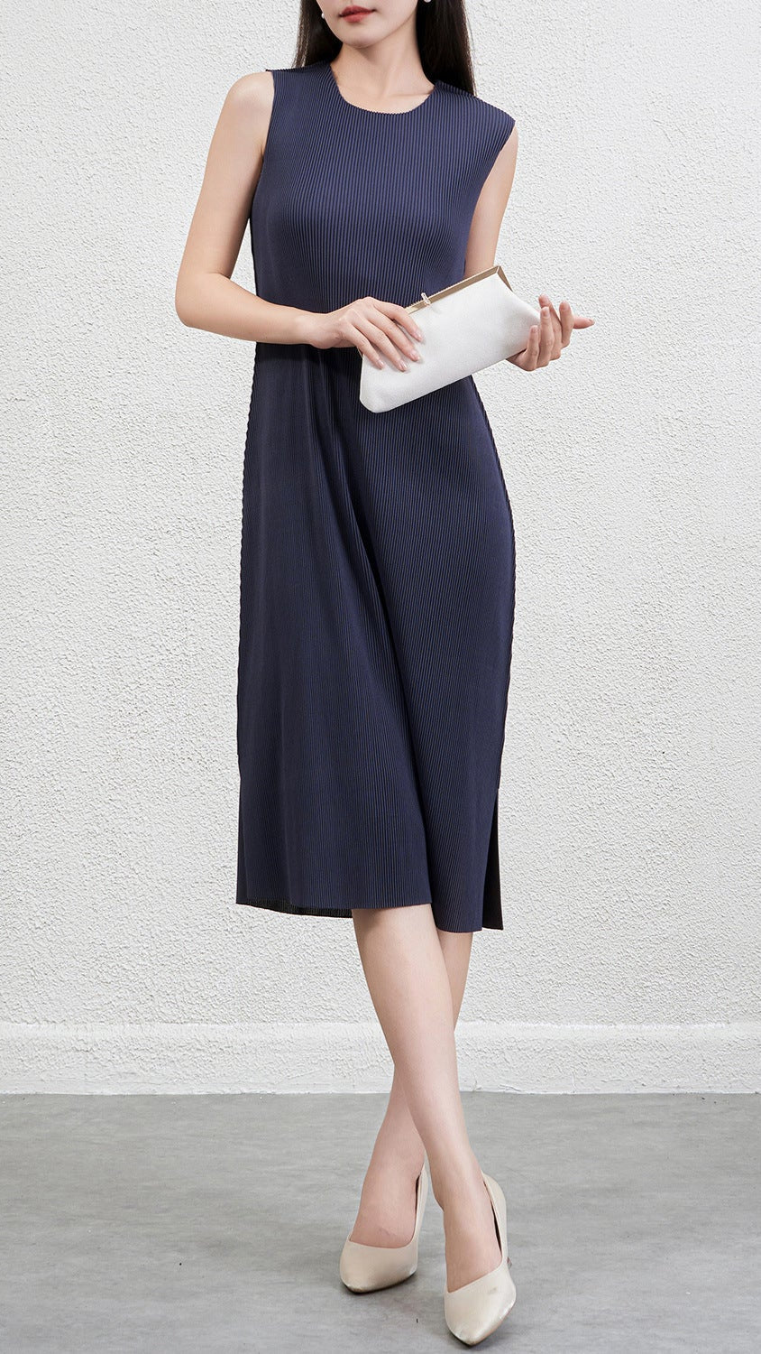 Pleated Sleeveless Vest Dress – Chic and Modern Women’s Outfit
