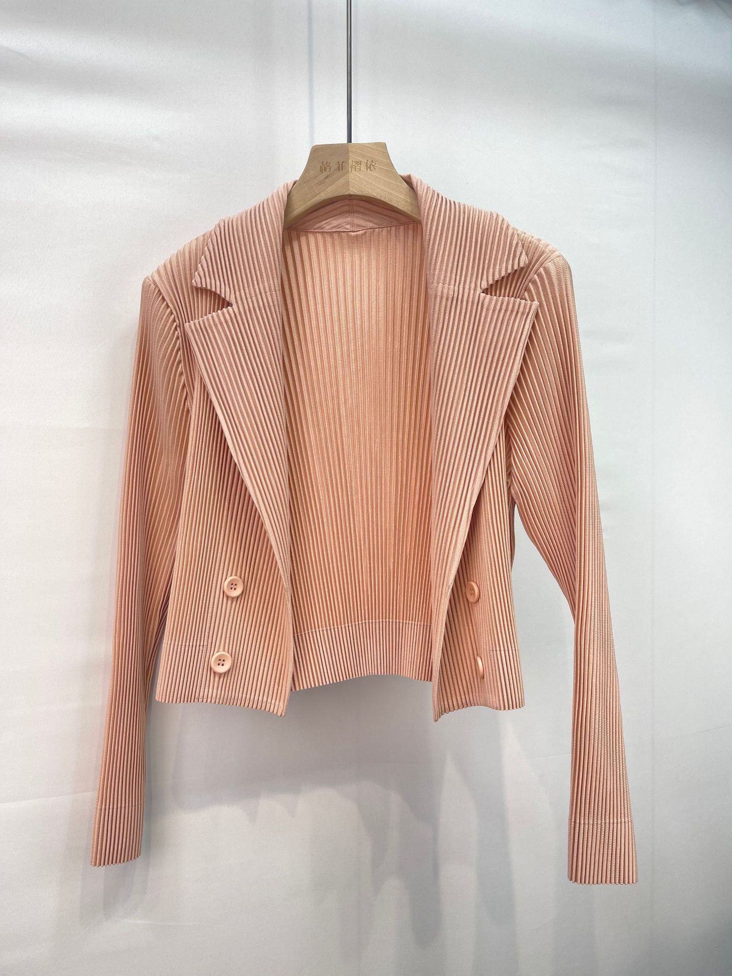 2025 Summer Pleated Cardigan Jacket – Lightweight Open-Front Layer, Slimming & Versatile  描述