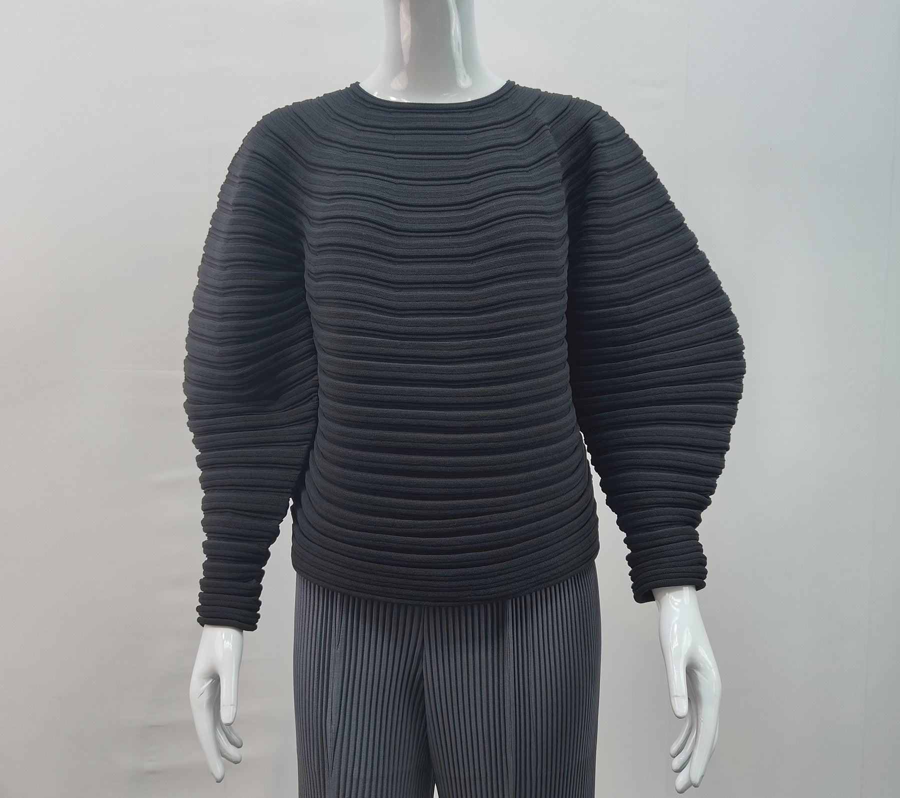 2025 Winter Japanese Pleated Sweater – Crew Neck, Soft Knit, Long Sleeve Solid Color Style