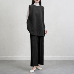 Pleated Gray Sleeveless Top and Wide-Leg Pants Set – Chic Two-Piece Outfit