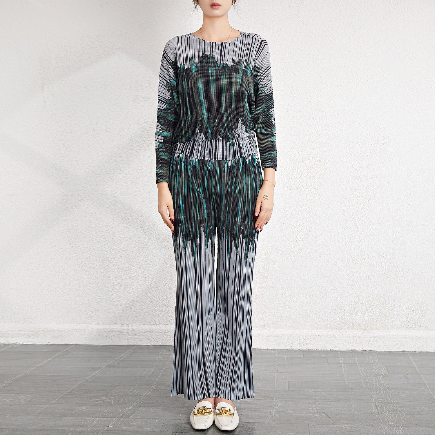 Pleated Printed Plus-Size Top and Pants Set – Stylish Two-Piece Outfit