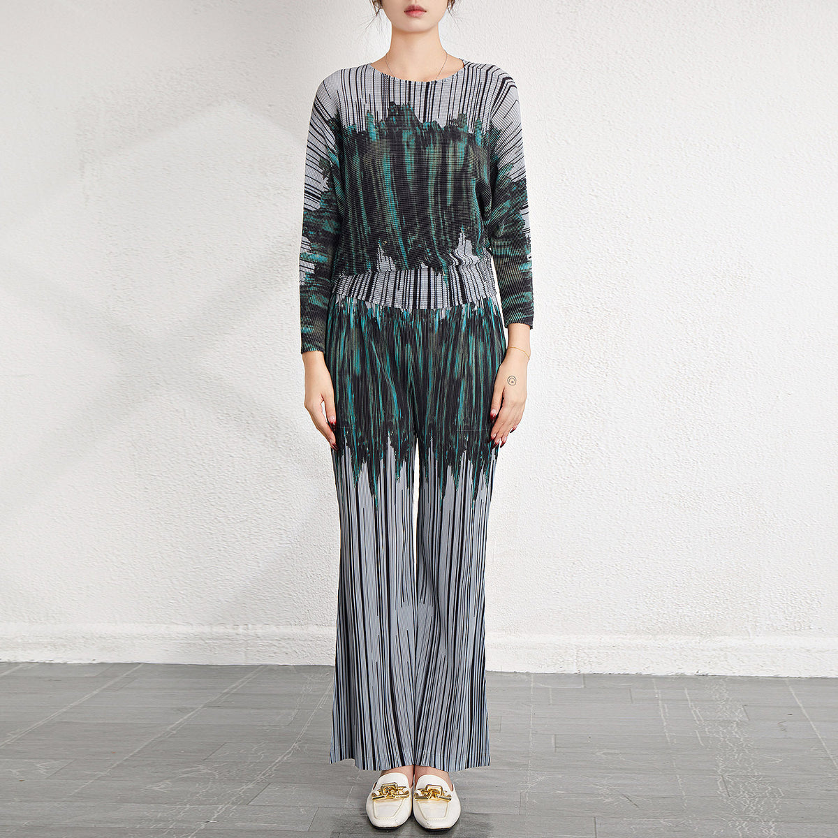Pleated Printed Plus-Size Top and Pants Set – Stylish Two-Piece Outfit