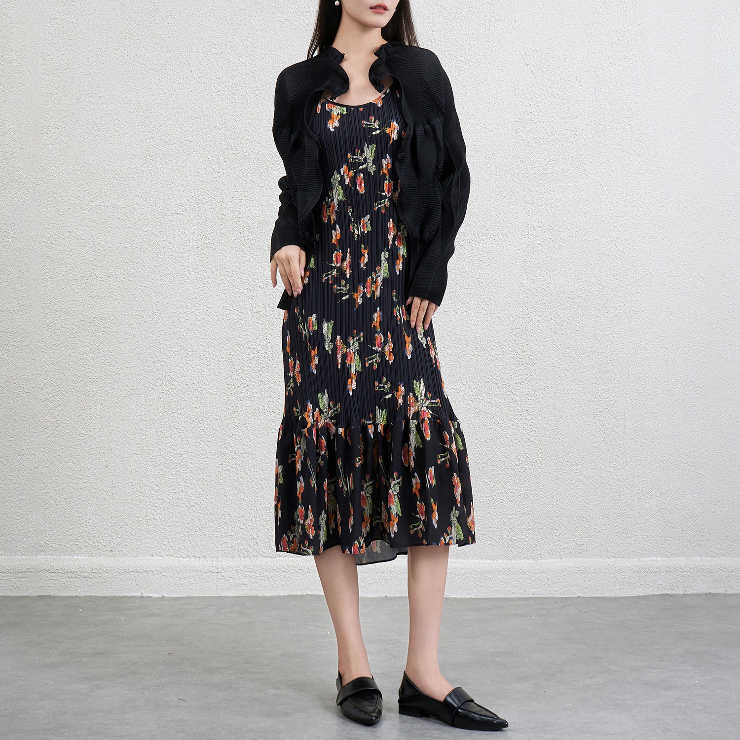 Pleated Blue Floral Camisole Maxi Dress – Elegant Summer Outfit