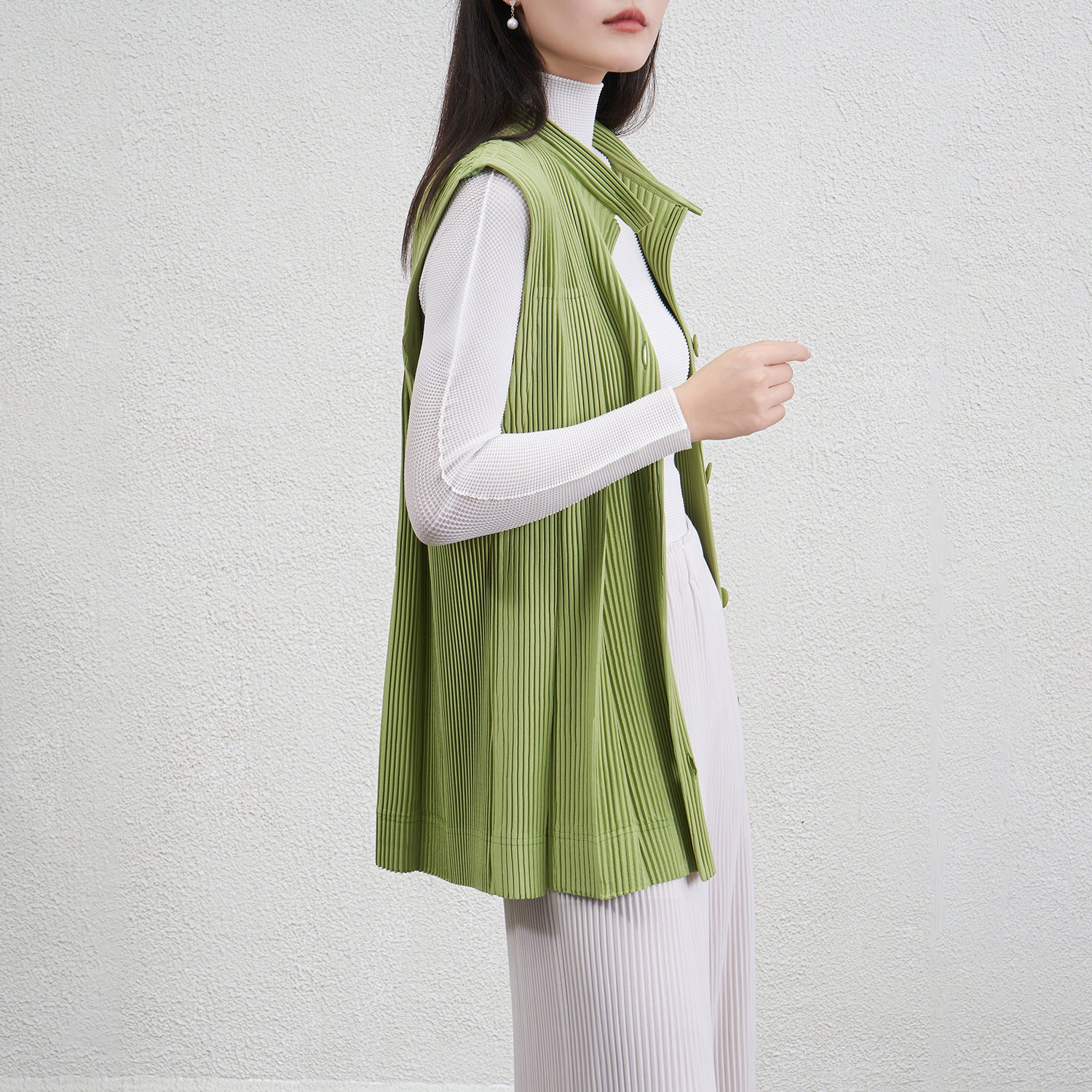 Pleated Irregular Sleeveless Cardigan Top – Modern Layer for Women