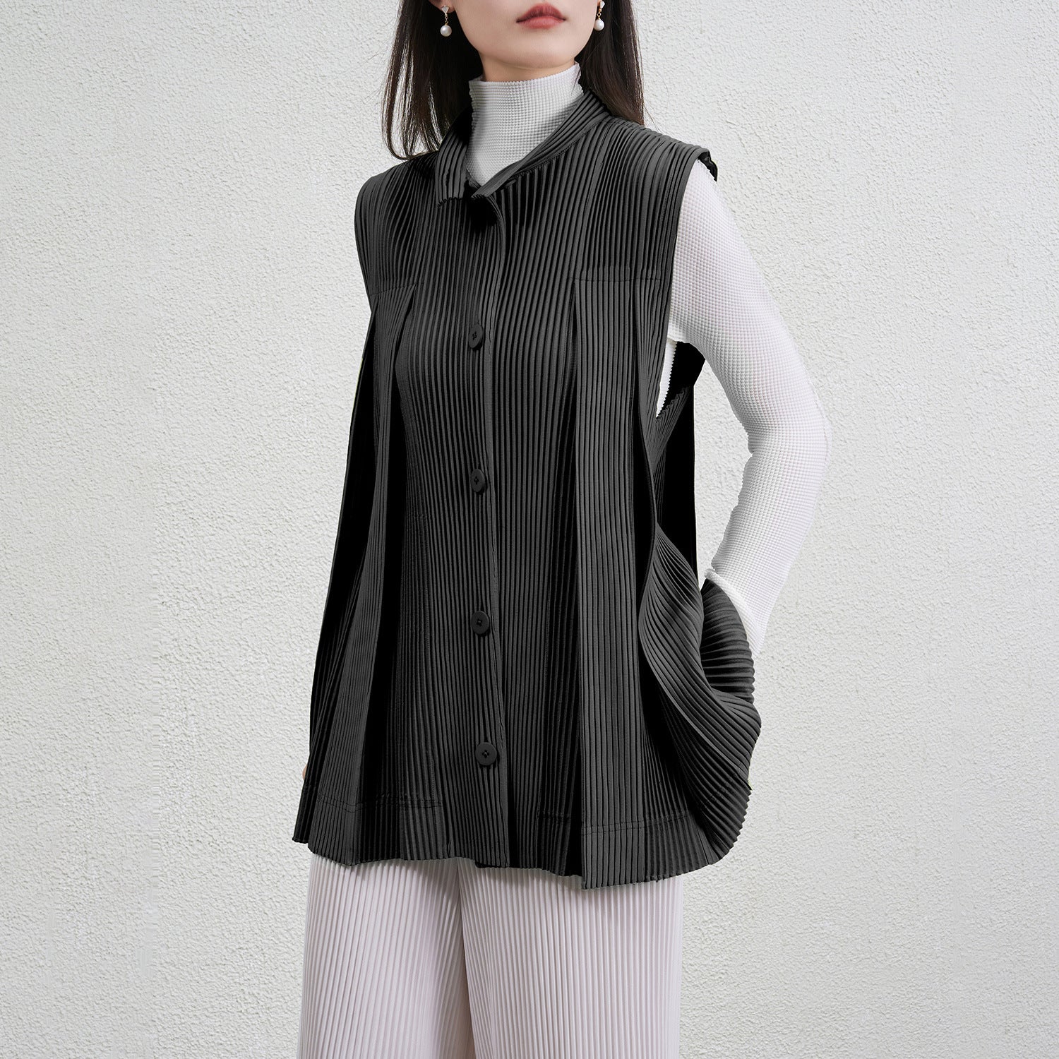 Pleated Irregular Sleeveless Cardigan Top – Modern Layer for Women
