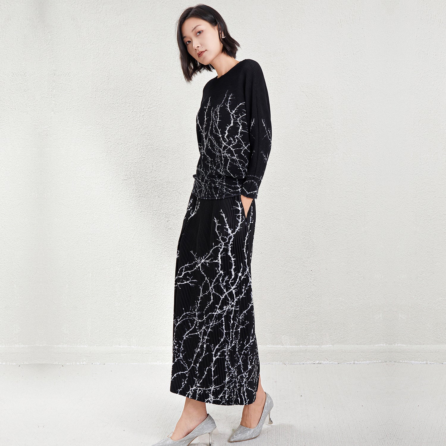 Pleated Batwing Top and Back-Slit Skirt Set – Modern Two-Piece Outfit