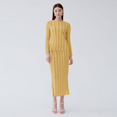 Pleated Striped Top and Slim Skirt Set – Elegant Two-Piece Women’s Outfit