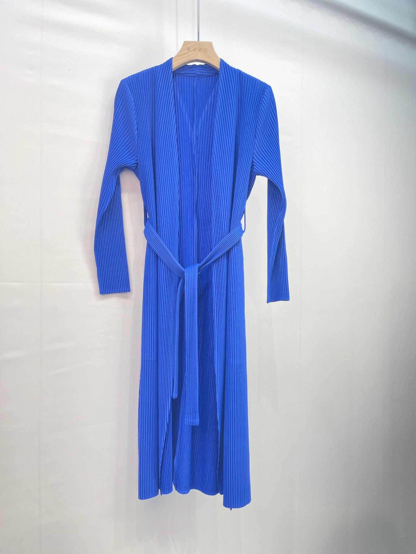 2025 Fall Pleated Long Trench Coat – Thick Fabric, Elegant Style, Lace-Up Mid-Length Jacket
