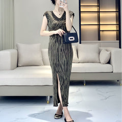 Irregular Pleated Summer Dress – Metallic Shine with Waist-Cinching Elegance