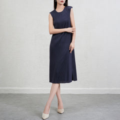 Pleated Sleeveless Vest Dress – Chic and Modern Women’s Outfit