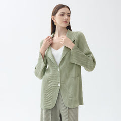 Spring 2025 new professional wear solid color pleated double buckle suit collar fashion light luxury women's suit long-sleeved jacket