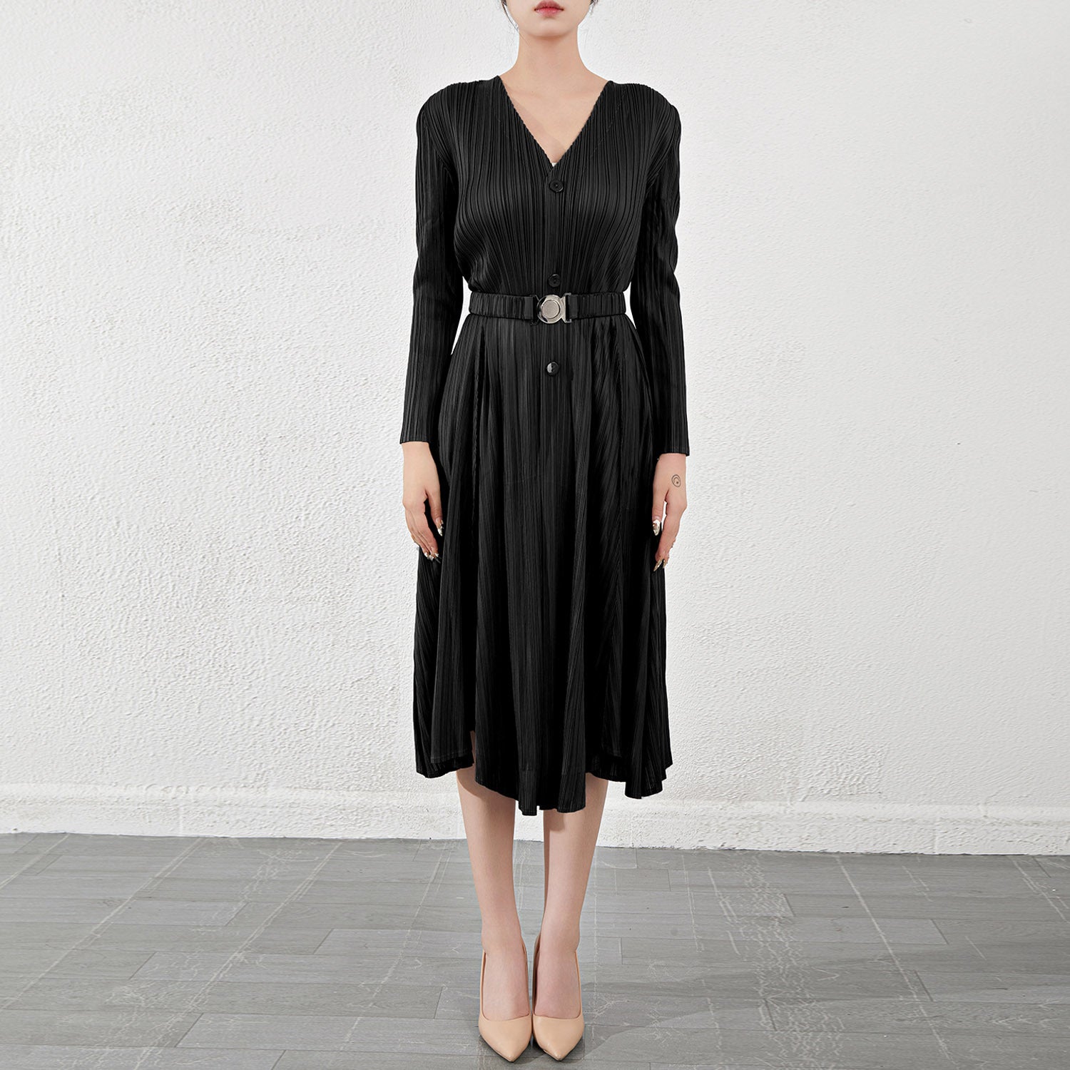 Pleated V-Neck Long Sleeve Maxi Dress – Elegant Women’s Outfit