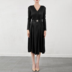 Pleated V-Neck Long Sleeve Maxi Dress – Elegant Women’s Outfit