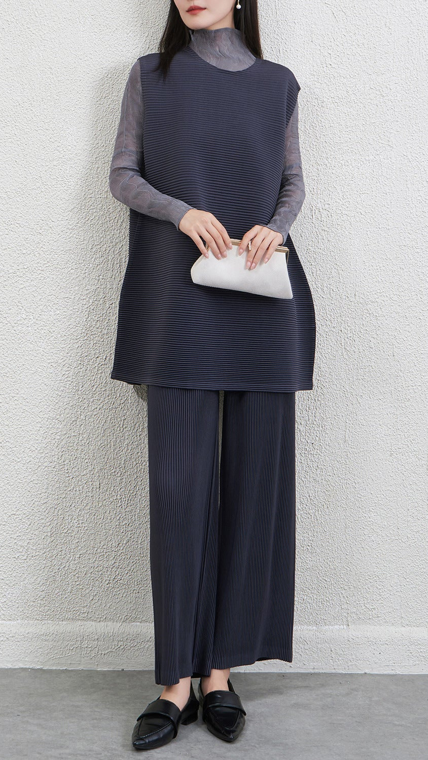 Pleated Gray Sleeveless Top and Wide-Leg Pants Set – Chic Two-Piece Outfit