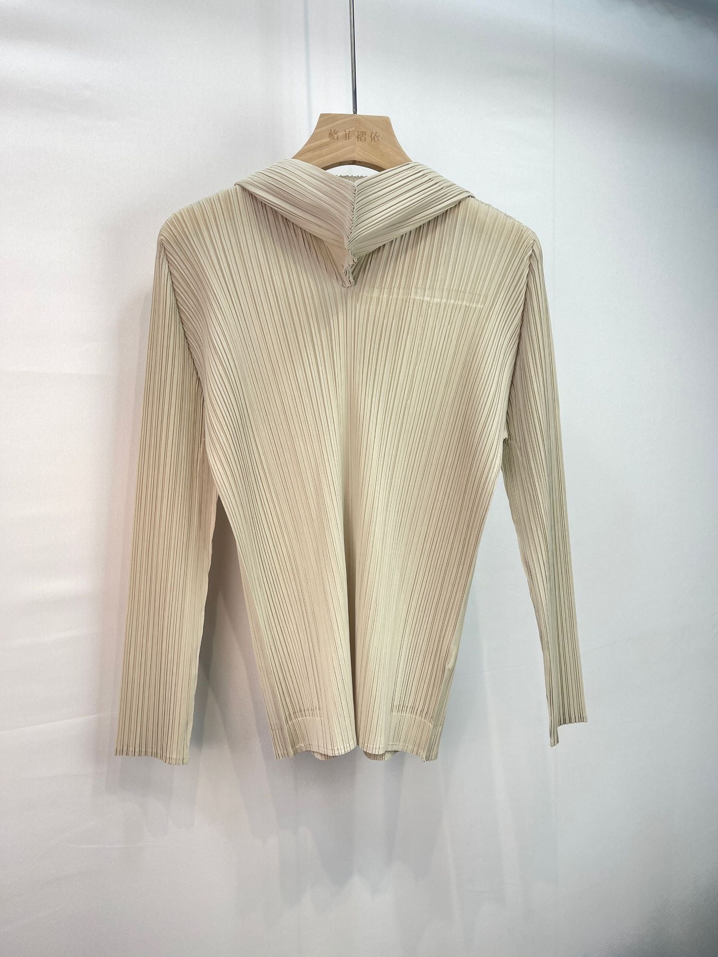 Women’s Autumn Pleated Hoodie – Slim Fit Solid Color Sweatshirt