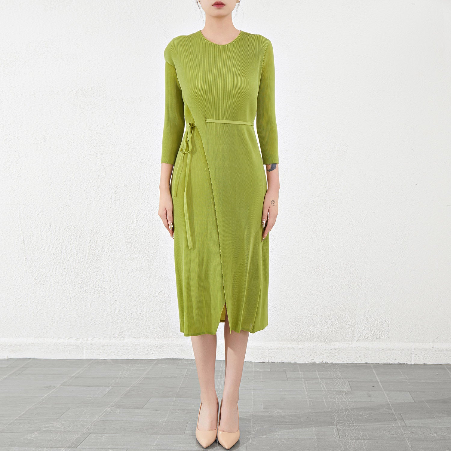Pleated Garden Collar Slim Fit Dress – Elegant and Modern Style for Women