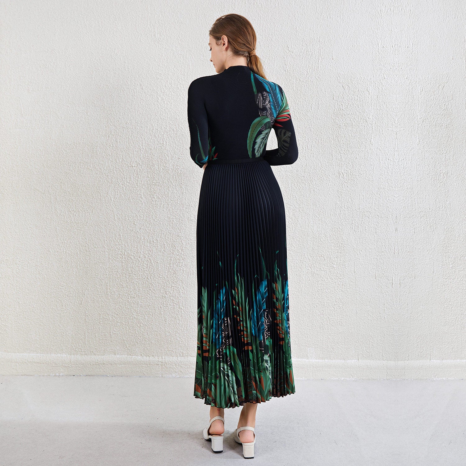 Pleated Contrast Print Two-Piece Set – Stylish Top and Skirt Outfit