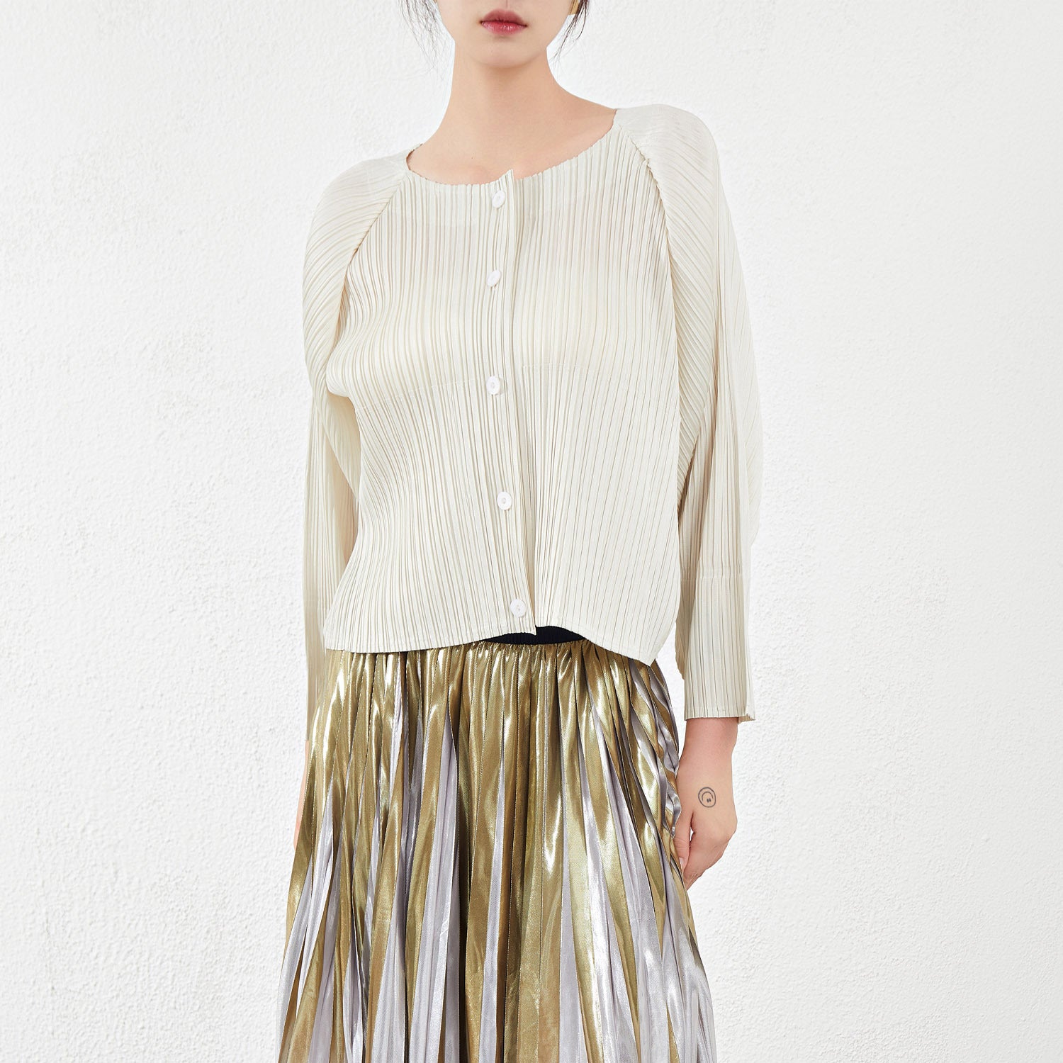 Women's Loose Pleated Shirt Jacket – Lightweight and Versatile Layer
