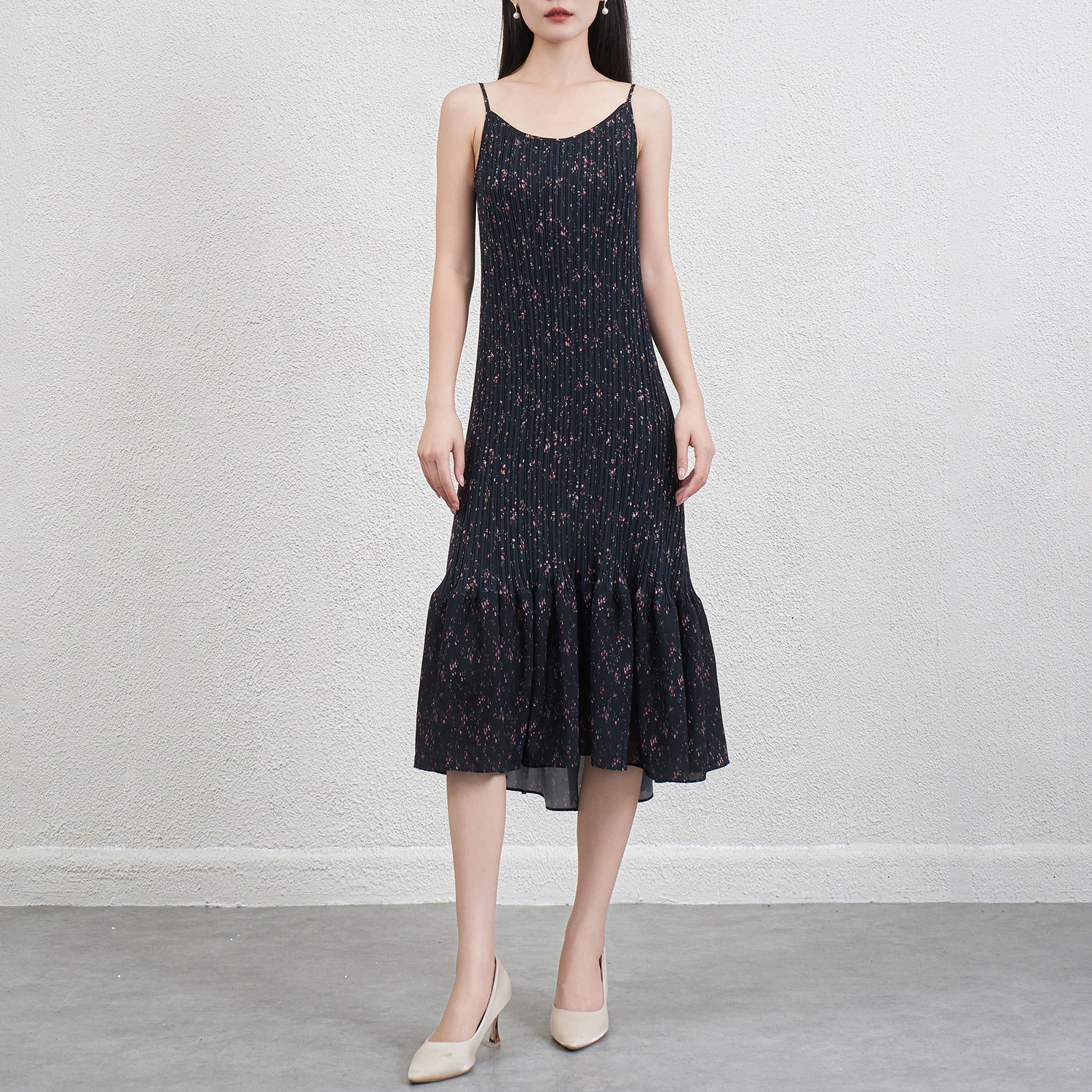 Pleated Blue Floral Camisole Maxi Dress – Elegant Summer Outfit
