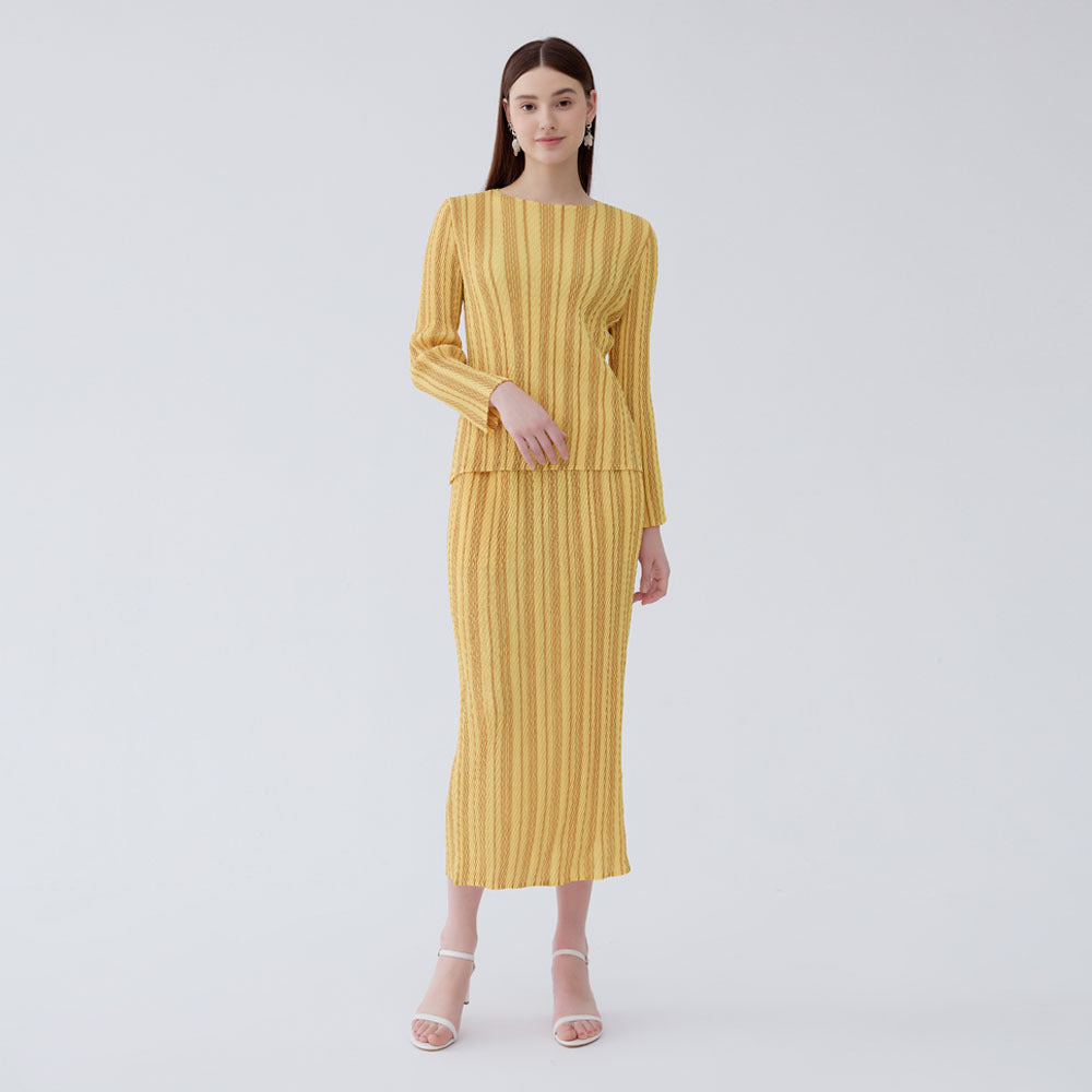 Pleated Striped Top and Slim Skirt Set – Elegant Two-Piece Women’s Outfit