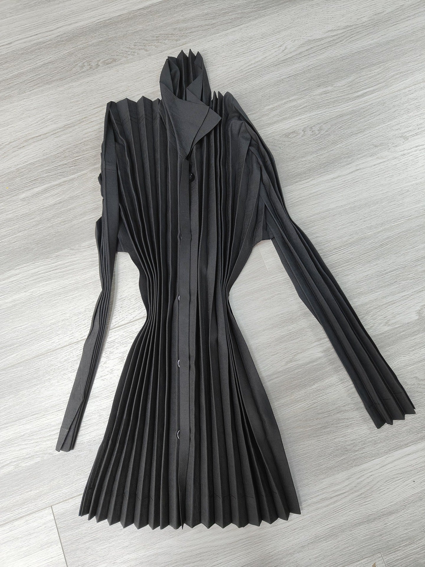 2025 Pre-Spring Handmade Pleated Two-Piece Set – Cardigan Top & Straight-Leg Pants, Effortless Chic