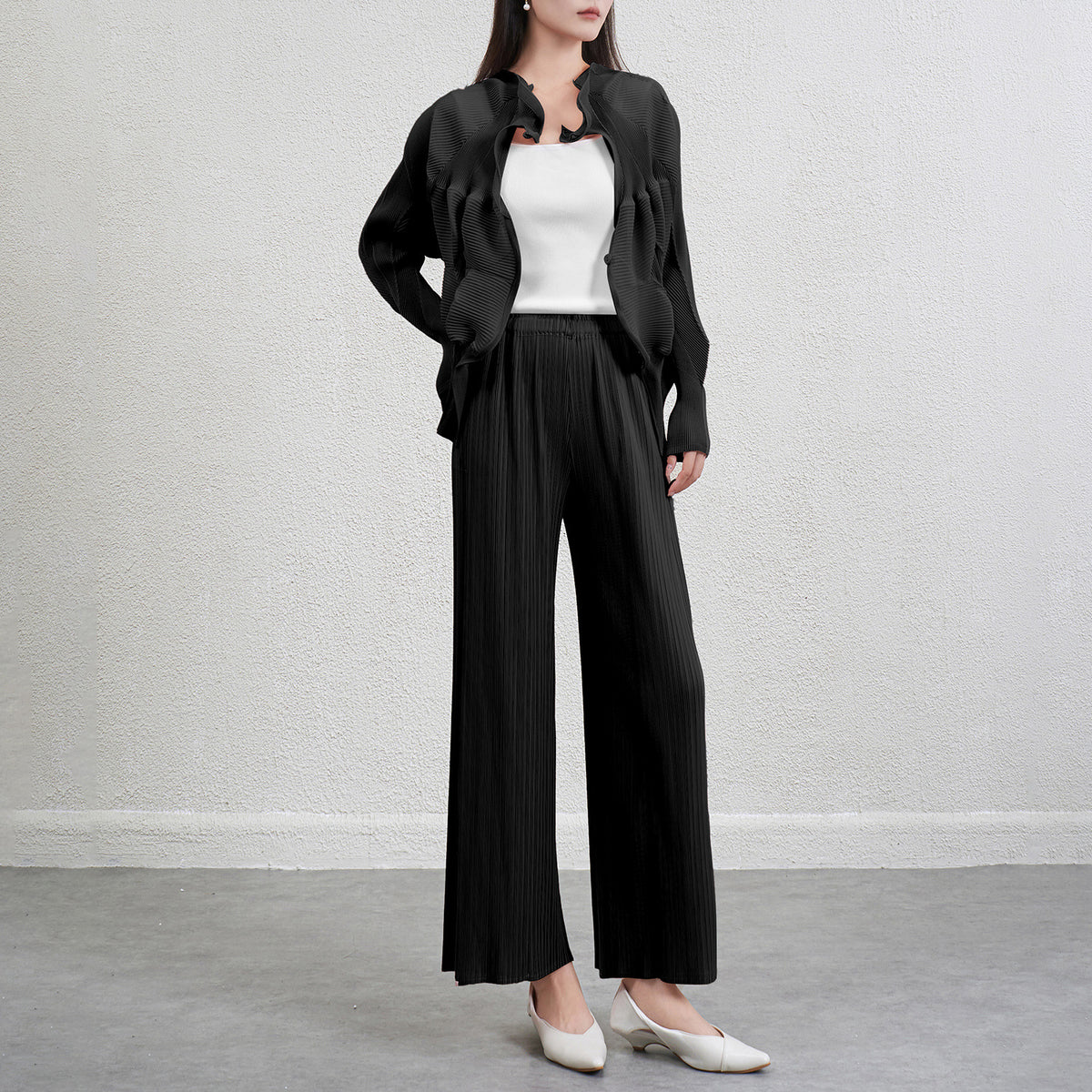 Pleated Floral Bud Cardigan and Wide-Leg Pants Set – Elegant Two-Piece Outfit