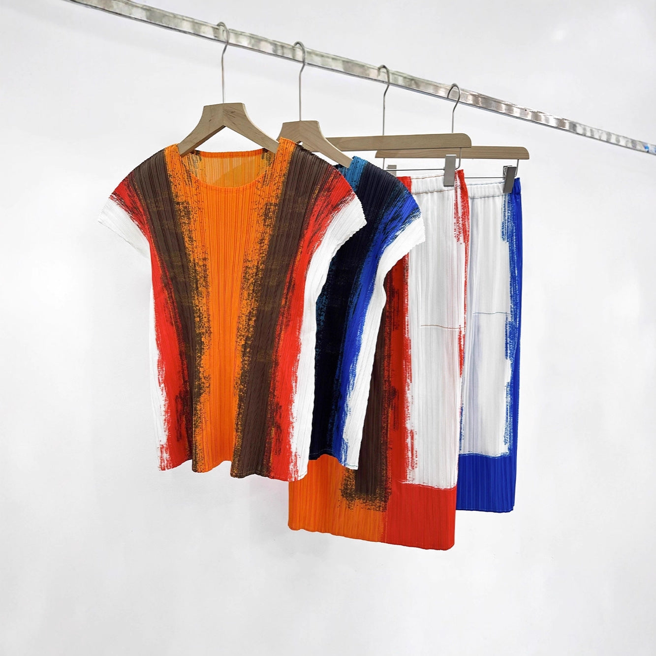 Printed Pleated Two-Piece Set – Sleeveless Top and High-Waist A-Line Skirt